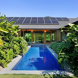 Yangaro Airlie Beach